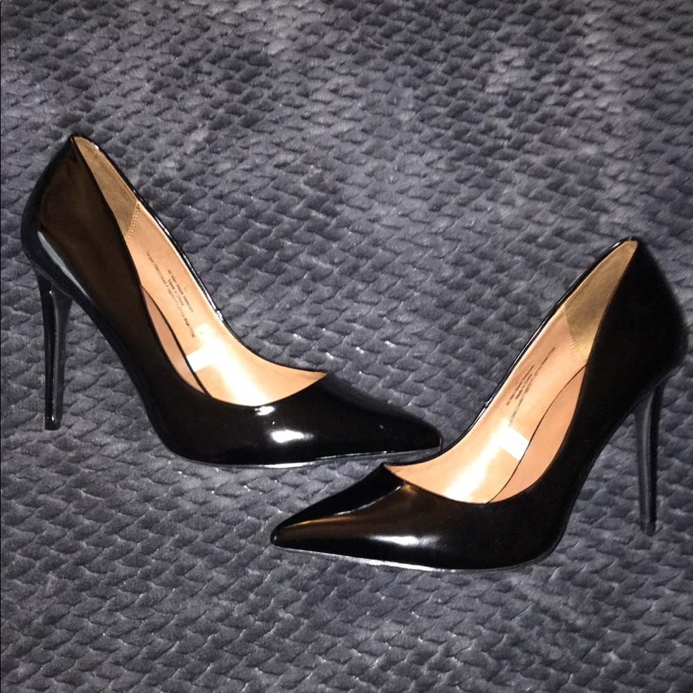 BLACK PUMPS